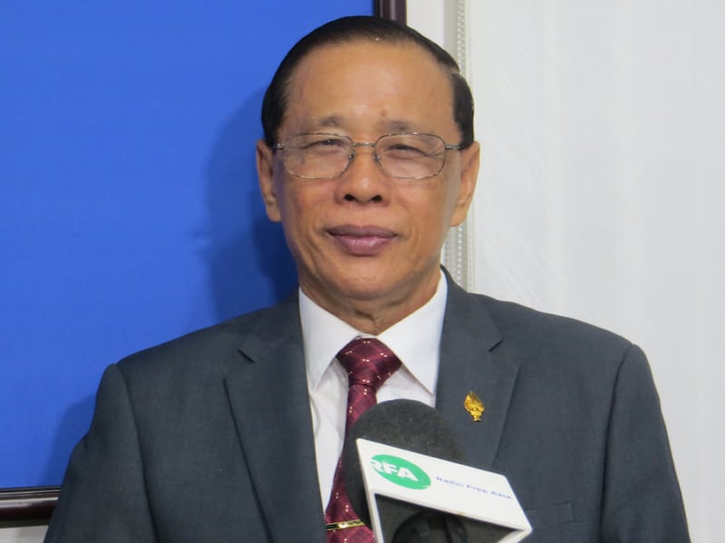 អ្នកនាំពាក្យគណបក្សប្រជាជនកម្ពុជា លោក សុខ ឥសាន ក្នុងវេទិកាអ្នកស្ដាប់វិទ្យុអាស៊ីសេរី កាលពីថ្ងៃទី១០ ខែមីនា ឆ្នាំ២០១៦។