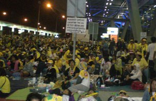 Thai_airport_demo_305px.jpg Thai_airport_demo_305px.jpg