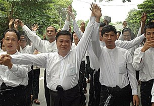 88-leaders-in-hands-305-z 88-leaders-in-hands-305-z