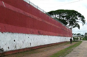 Insein_prison_wall_305_z Insein_prison_wall_305_z
