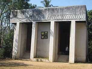 Thakin_Kodaw_Hmaing_305px.jpg Thakin_Kodaw_Hmaing_305px.jpg