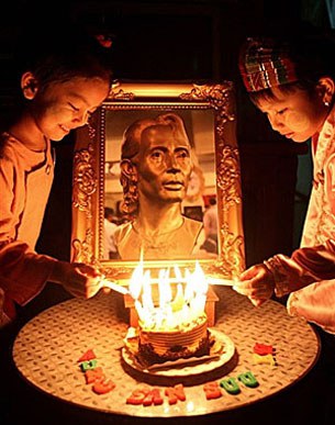 assk-birthday-exile-305.jpg assk-birthday-exile-305.jpg