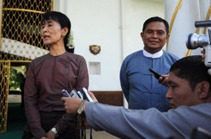 assk-meets-aungkyi2-305.jpg assk-meets-aungkyi2-305.jpg