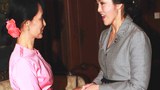 assk-yingluck-handshake-b305