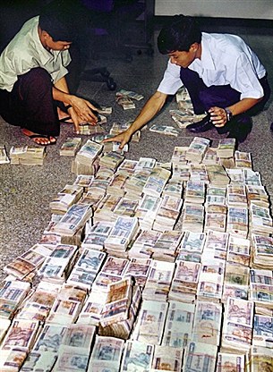 bank_notes_count_305px.jpg bank_notes_count_305px.jpg