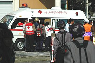bomb_blast_ambulance_305px.jpg bomb_blast_ambulance_305px.jpg