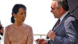 campbell_suu_kyi_305px.jpg