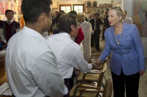 clinton-ethnic-305 clinton-ethnic-305