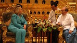 clinton-theinsein-first-meeting-305