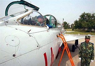 f-7_fighter_305px.jpg f-7_fighter_305px.jpg