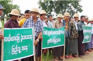 farmers-protest-b305 farmers-protest-b305