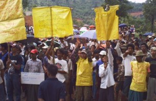 gold-mine-worker-strike-1-b305 gold-mine-worker-strike-1-b305
