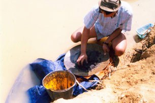 gold-mining305.jpg gold-mining305.jpg