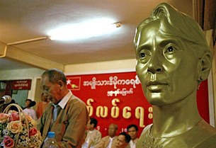 independence_suu_kyi_305px.jpg independence_suu_kyi_305px.jpg