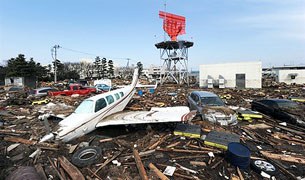 japan_quake_plane_305_z japan_quake_plane_305_z
