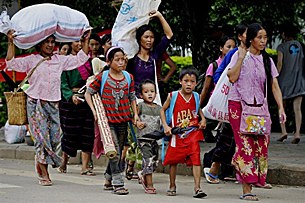 kokang_refugee_group_305_z.jpg kokang_refugee_group_305_z.jpg