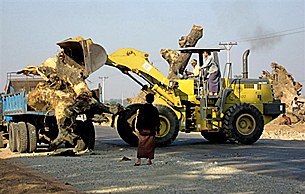 machine_workers_305px.jpg machine_workers_305px.jpg