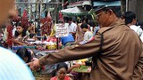 market_police_305_z.jpg