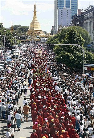 mass_marching_sule_305px.jpg mass_marching_sule_305px.jpg