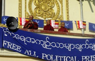 mdy-monk-protest15-305 mdy-monk-protest15-305