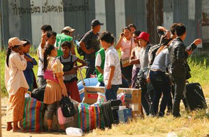 migrant-worker-thai-border-b305 migrant-worker-thai-border-b305