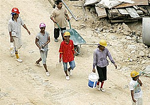 migrant_labor_305px.jpg migrant_labor_305px.jpg