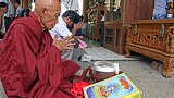 monk_praying_305px.jpg