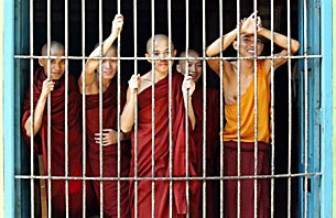 monks_bar_305px.jpg monks_bar_305px.jpg