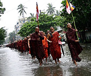 monks_rain_A_305_z monks_rain_A_305_z
