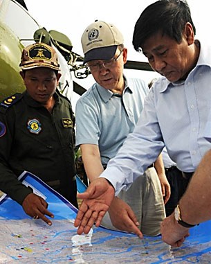 nargis_ban_ki-moon_trip_305.jpg nargis_ban_ki-moon_trip_305.jpg