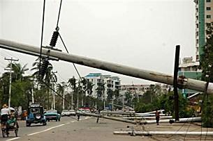nargis_fallen_poles_305px.jpg nargis_fallen_poles_305px.jpg