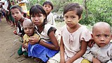 nargis_kids_waiting_305px.jpg