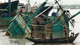 nargis_sunken_boat_305px.jpg