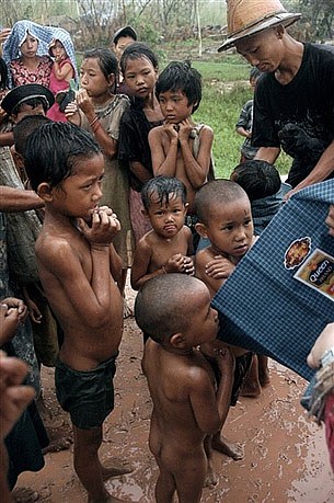 nargis_victim_kids_305px.jpg nargis_victim_kids_305px.jpg