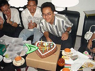 nay_phone_latt_birthday_305.jpg nay_phone_latt_birthday_305.jpg