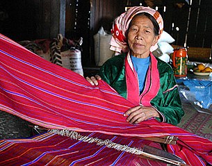 palaung_lady_305px.jpg palaung_lady_305px.jpg