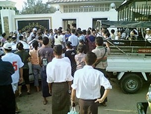 prisoners_release_insein_305px prisoners_release_insein_305px