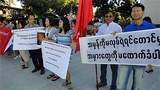 pro-junta_movie_protest_305_z.jpg