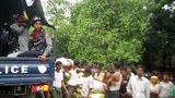 rakhine-unrest-police-aid-b305