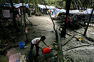 refugee_malaysia_305px.jpg refugee_malaysia_305px.jpg