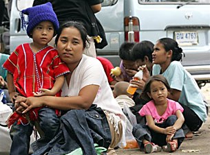 refugee_resettle_305_z.jpg refugee_resettle_305_z.jpg