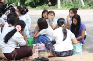 sabae-garment-protest-b305 sabae-garment-protest-b305
