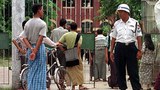 school_gate_305px