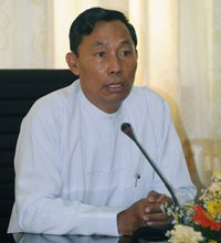 shwe-mann-120911-b305 shwe-mann-120911-b305