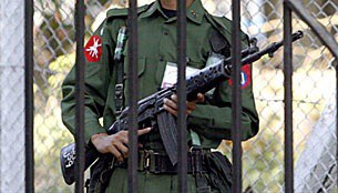 soldier_guard_cropped_305_Z.jpg soldier_guard_cropped_305_Z.jpg