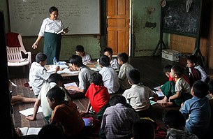teacher_student_school_305_z.jpg teacher_student_school_305_z.jpg