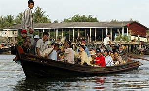 thai_border_boat_305 thai_border_boat_305