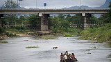 thai_border_bridge_305_z