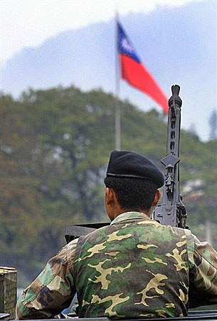 thai_soldier_flag_305px thai_soldier_flag_305px