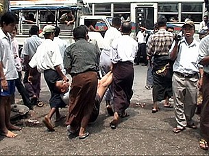 thugs_drag_protesters_new_305px thugs_drag_protesters_new_305px